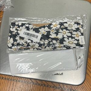 Amazon Floral and White Hair Accessories Set